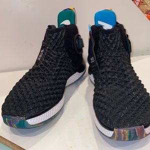 Kids Nike air zoom UNVRS FLYEASE never worn.